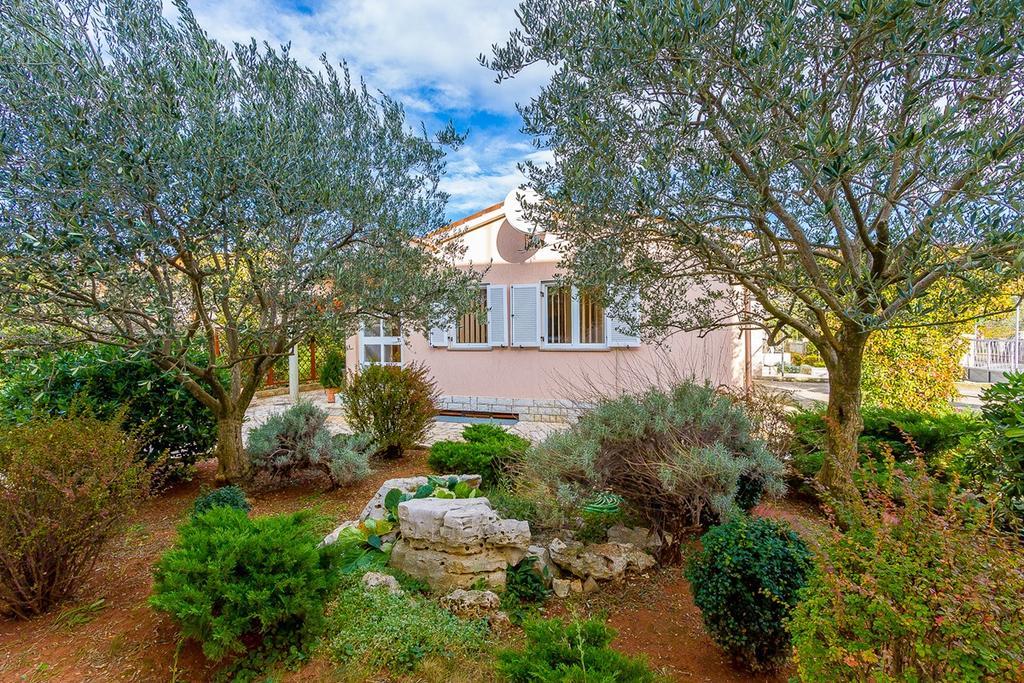 Holiday Home Batel プーラ エクステリア 写真